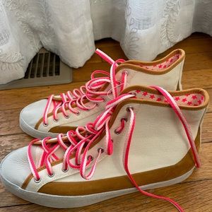 Cute Hightop converse pink star